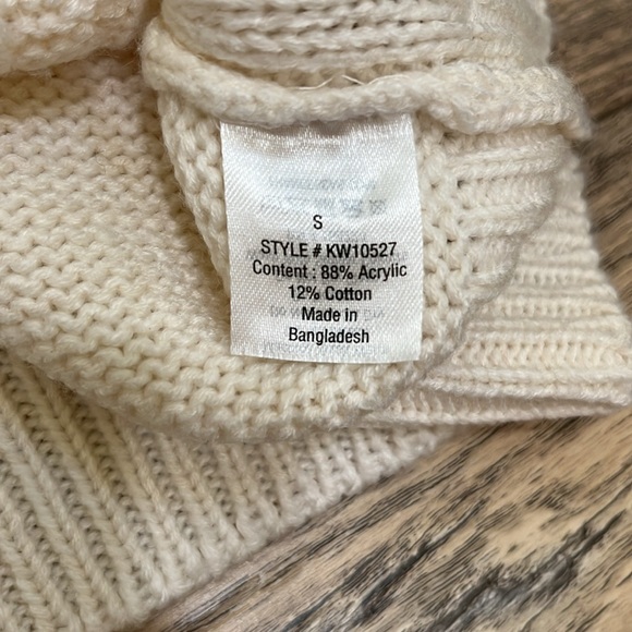 Cableknit Ruffled pullover sweater - Picture 10 of 10